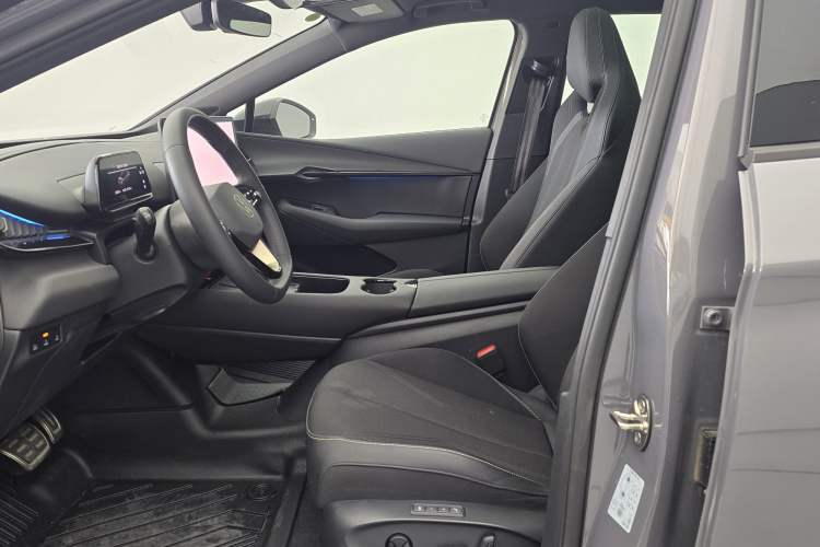 Used Volkswagen ID.UNYX 2024 Revised Pro Long-Range Version Left Front Seat