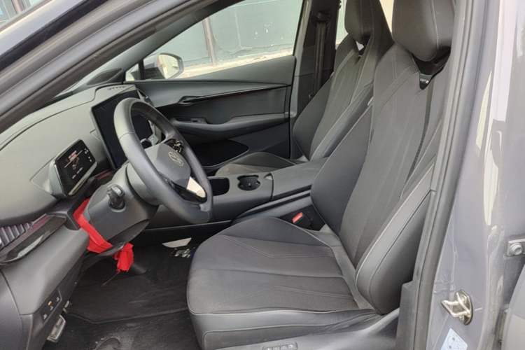 Used Volkswagen ID.UNYX 2024 Revised Pro Long-Range Version Left Front Seat