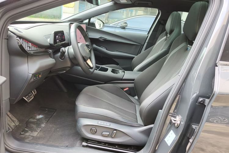 Used Volkswagen ID.UNYX 2024 Revised Pro Long-Range Version Left Front Seat