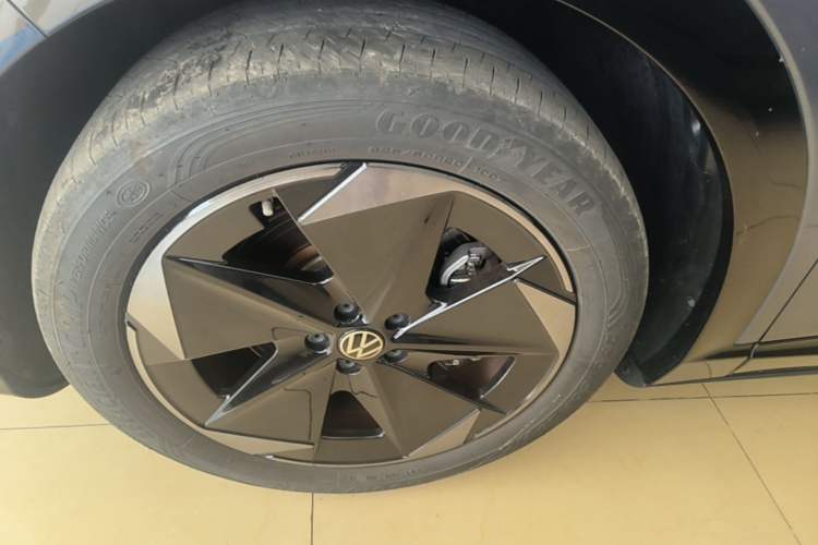 Used Volkswagen ID.UNYX 2024 Revised Pro Long-Range Version Left Front Wheel Hub