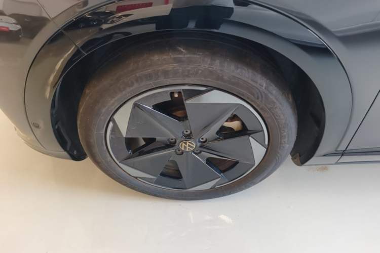 Used Volkswagen ID.UNYX 2024 Revised Pro Long-Range Version Left Front Wheel Hub