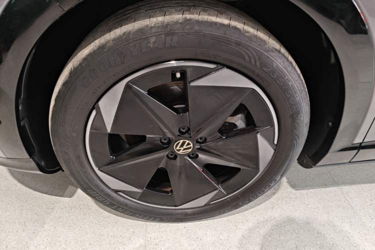 Used Volkswagen ID.UNYX 2024 Revised Pro Long-Range Version Left Front Wheel Hub