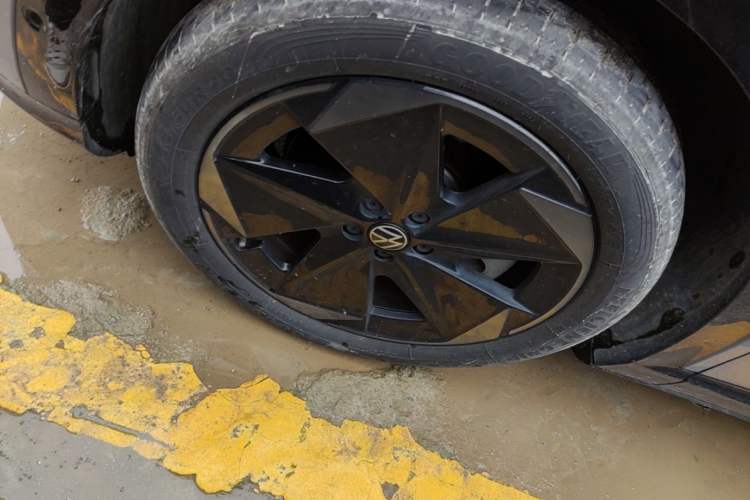 Used Volkswagen ID.UNYX 2024 Pro Long-Range Version Left Front Wheel Hub