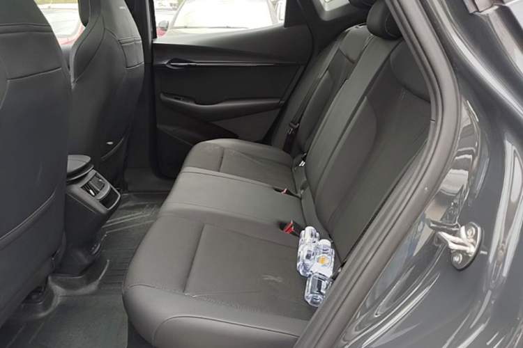 Used Volkswagen ID.UNYX 2024 Revised Pro Long-Range Version Left Rear Seat