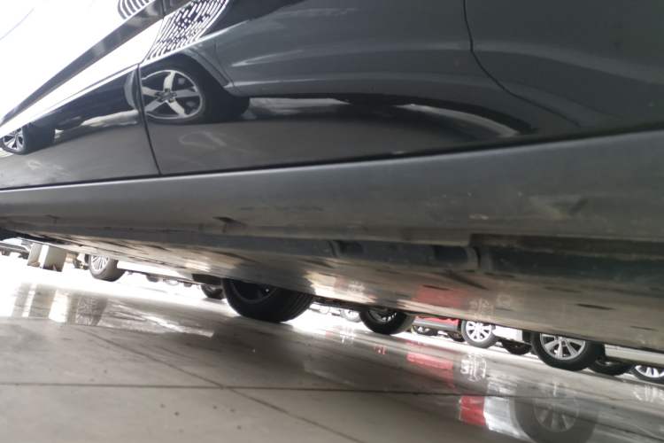 Used Volkswagen ID.UNYX 2024 Pro Long-Range Version Left Side Sill