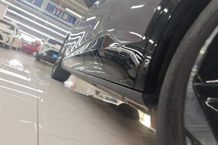 Used Volkswagen ID.UNYX 2024 Revised Pro Long-Range Version Left Side Sill