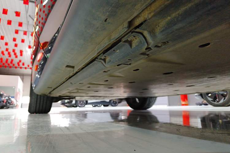 Used Volkswagen ID.UNYX 2024 Revised Pro Long-Range Version Left Side Sill