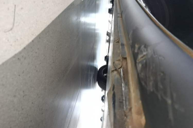 Used Volkswagen ID.UNYX 2024 Pro Long-Range Version Left Side Sill