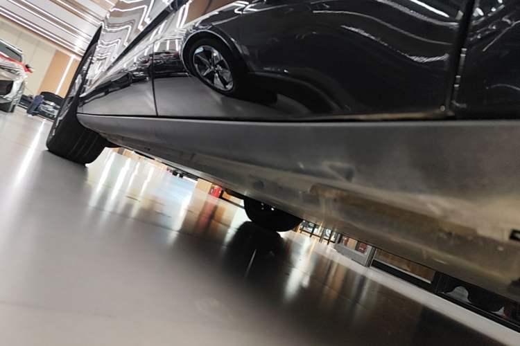 Used Volkswagen ID.UNYX 2024 Revised Ultra Long-Range Version Left Side Sill