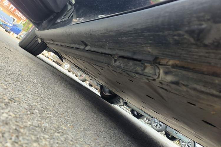 Used Volkswagen ID.UNYX 2024 Revised Pro Long-Range Version Left Side Sill