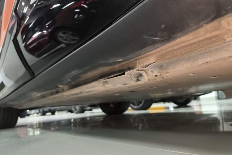 Used Volkswagen ID.UNYX 2024 Revised Ultra Long-Range Version Left Side Sill