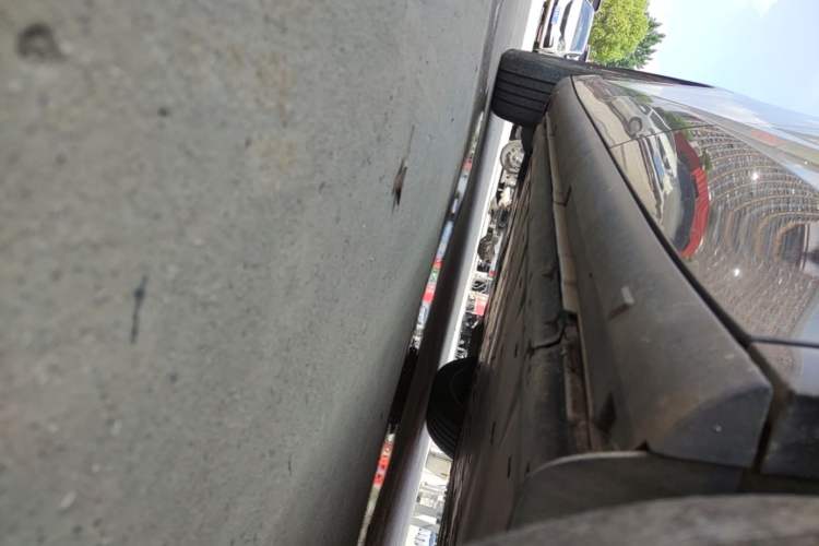 Used Volkswagen ID.UNYX 2024 Ultra Long-Range Version Left Side Sill