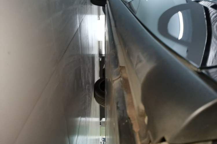 Used Volkswagen ID.UNYX 2024 Pro Long-Range Version Left Side Sill