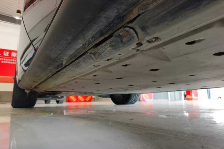 Used Volkswagen ID.UNYX 2024 Revised Pro Long-Range Version Left Side Sill