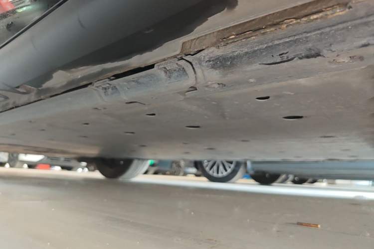Used Volkswagen ID.UNYX 2024 Revised Pro Long-Range Version Left Side Sill