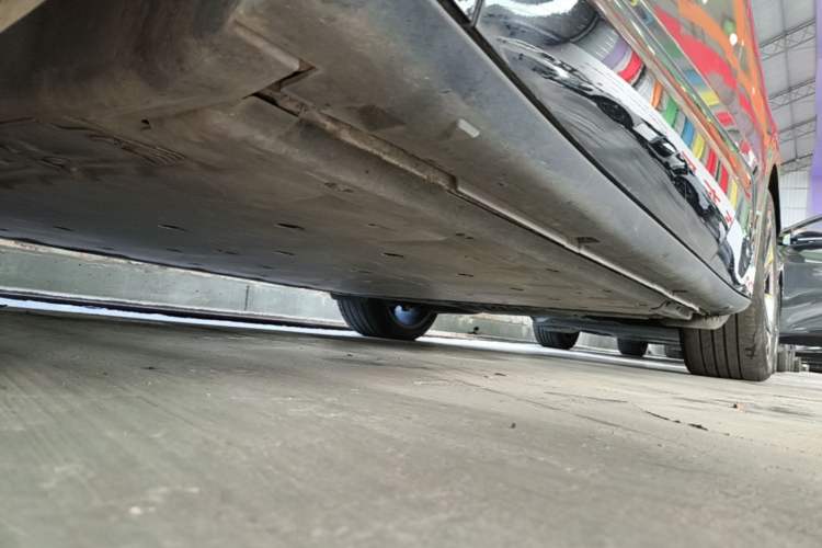 Used Volkswagen ID.UNYX 2024 Revised Ultra Long-Range Version Left Side Sill