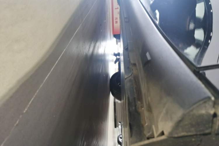 Used Volkswagen ID.UNYX 2024 Ultra Long-Range Version Left Side Sill