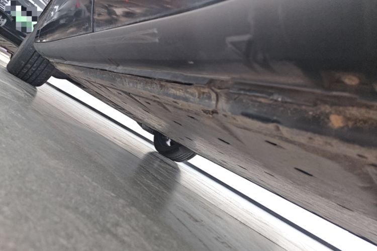 Used Volkswagen ID.UNYX 2024 Revised Ultra Long-Range Version Left Side Sill