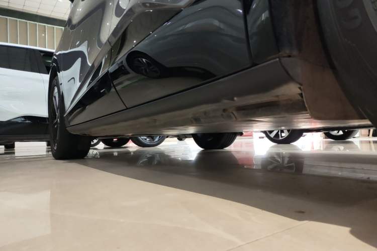Used Volkswagen ID.UNYX 2024 Revised Ultra Long-Range Version Left Side Sill