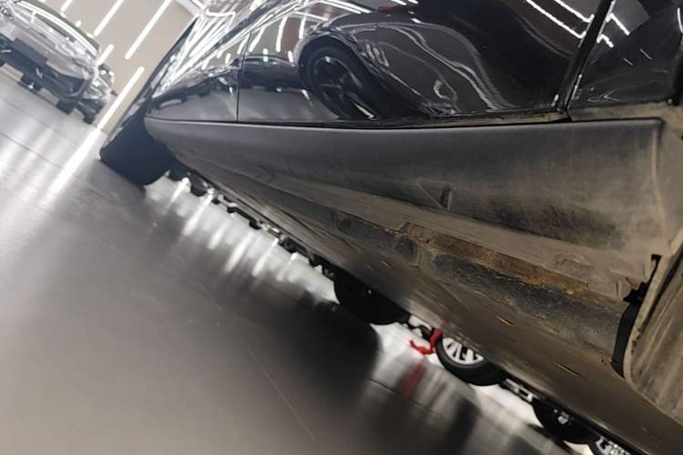 Used Volkswagen ID.UNYX 2024 Revised Ultra Long-Range Version Left Side Sill