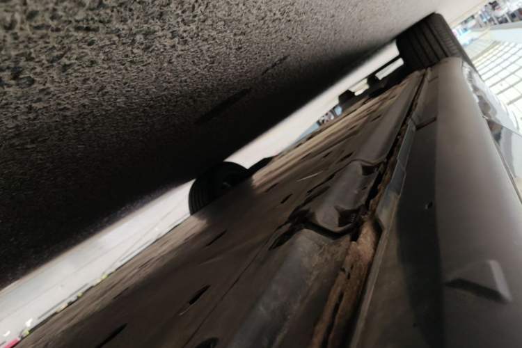 Used Volkswagen ID.UNYX 2024 Revised Ultra Long-Range Version Left Side Sill