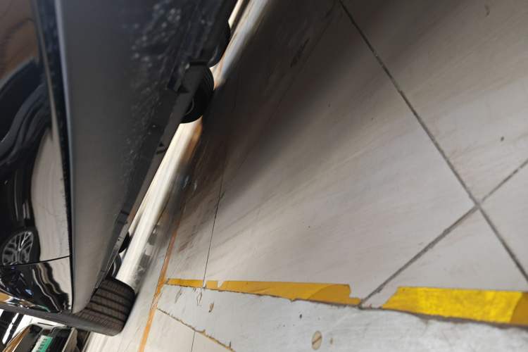 Used Volkswagen ID.UNYX 2024 Revised Pro Long-Range Version Left Side Sill