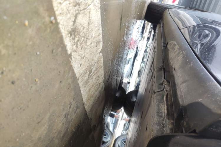 Used Volkswagen ID.UNYX 2024 Pro Long-Range Version Left Side Sill