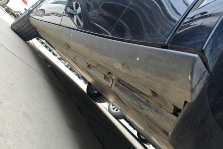 Used Volkswagen ID.UNYX 2024 Revised Pro Long-Range Version Left Side Sill