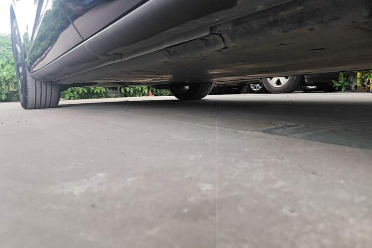 Used Volkswagen ID.UNYX 2024 Revised Ultra Long-Range Version Left Side Sill