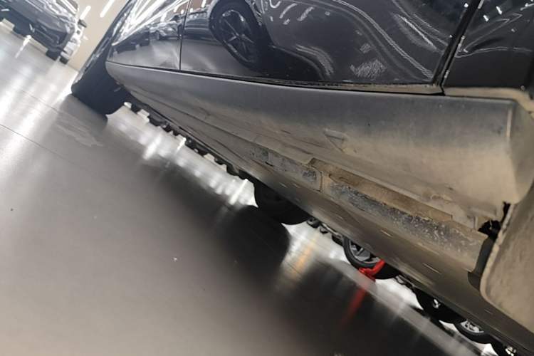 Used Volkswagen ID.UNYX 2024 Revised Ultra Long-Range Version Left Side Sill