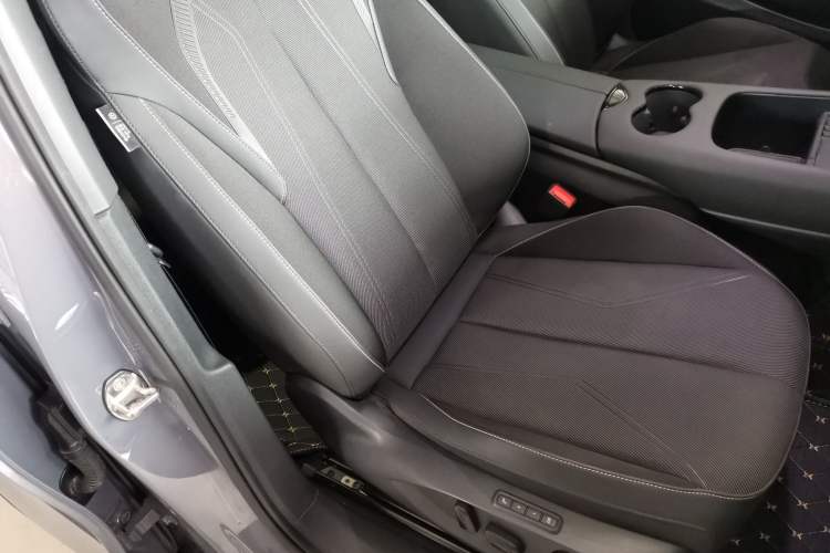 Used Volkswagen ID.UNYX 2024 Pro Long-Range Version Right Front Seat
