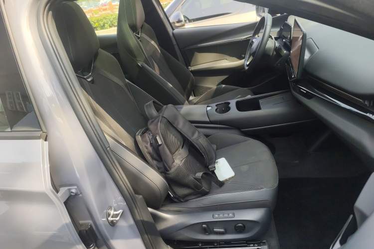 Used Volkswagen ID.UNYX 2024 Revised Pro Long-Range Version Right Front Seat