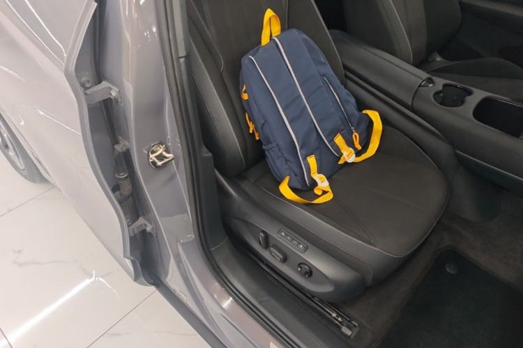 Used Volkswagen ID.UNYX 2024 Revised Pro Long-Range Version Right Front Seat