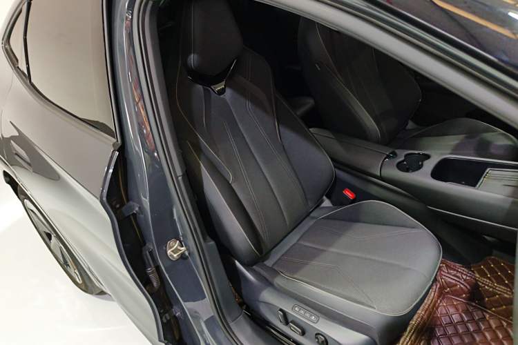Used Volkswagen ID.UNYX 2024 Revised Pro Long-Range Version Right Front Seat