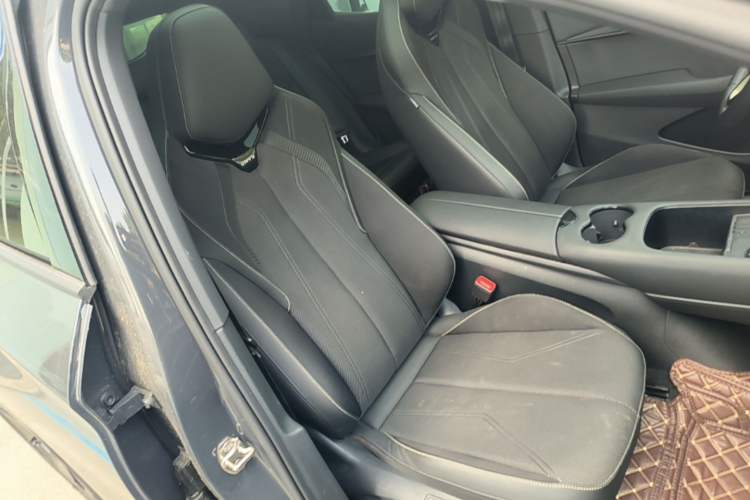 Used Volkswagen ID.UNYX 2024 Revised Pro Long-Range Version Right Front Seat