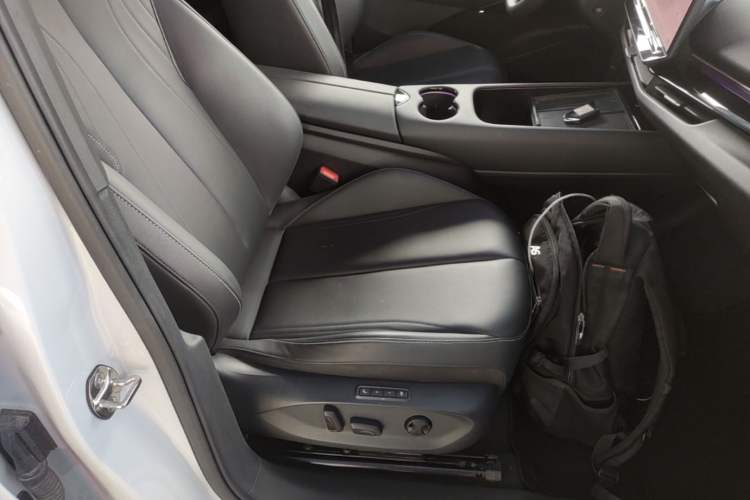 Used Volkswagen ID.UNYX 2024 Ultra Long-Range Version Right Front Seat
