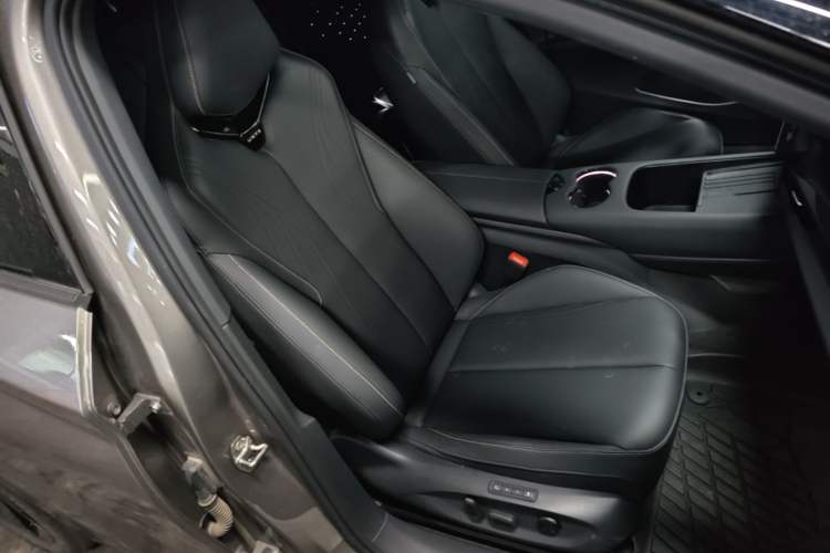 Used Volkswagen ID.UNYX 2024 Revised Ultra Long-Range Version Right Front Seat