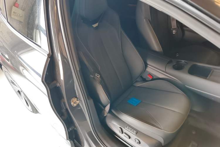 Used Volkswagen ID.UNYX 2024 Revised Pro Long-Range Version Right Front Seat