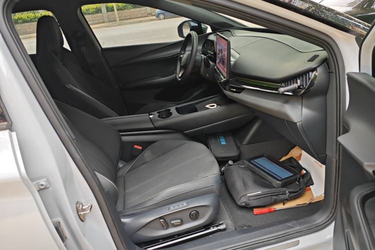 Used Volkswagen ID.UNYX 2024 Revised Pro Long-Range Version Right Front Seat