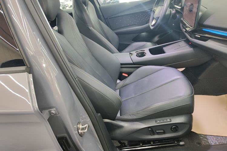 Used Volkswagen ID.UNYX 2024 Revised Ultra Long-Range Version Right Front Seat