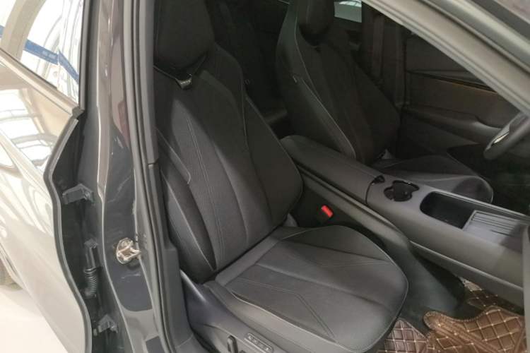 Used Volkswagen ID.UNYX 2024 Revised Pro Long-Range Version Right Front Seat