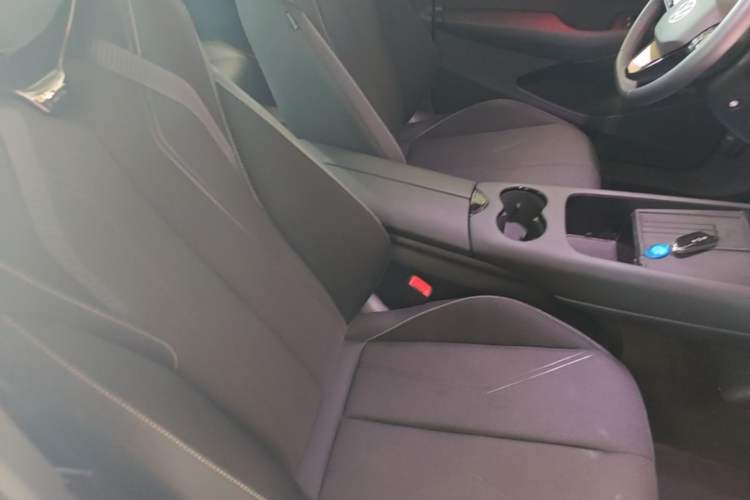 Used Volkswagen ID.UNYX 2024 Revised Pro Long-Range Version Right Front Seat