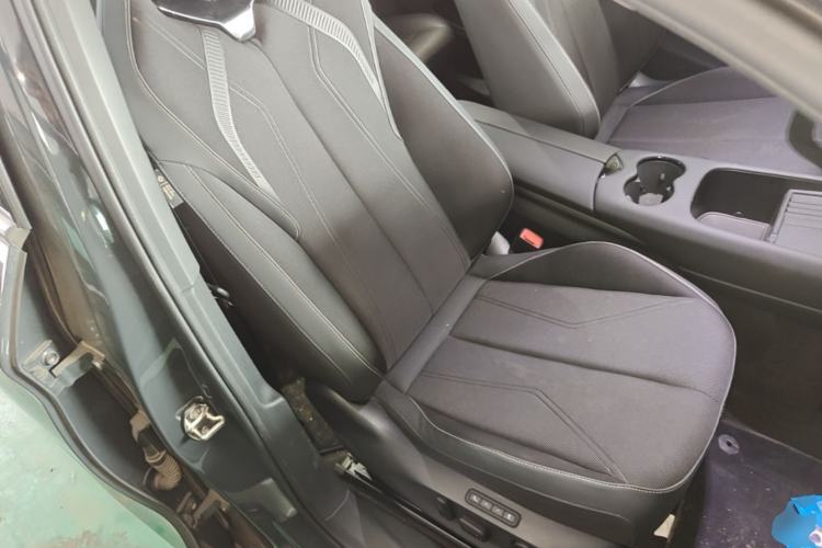 Used Volkswagen ID.UNYX 2024 Pro Long-Range Version Right Front Seat