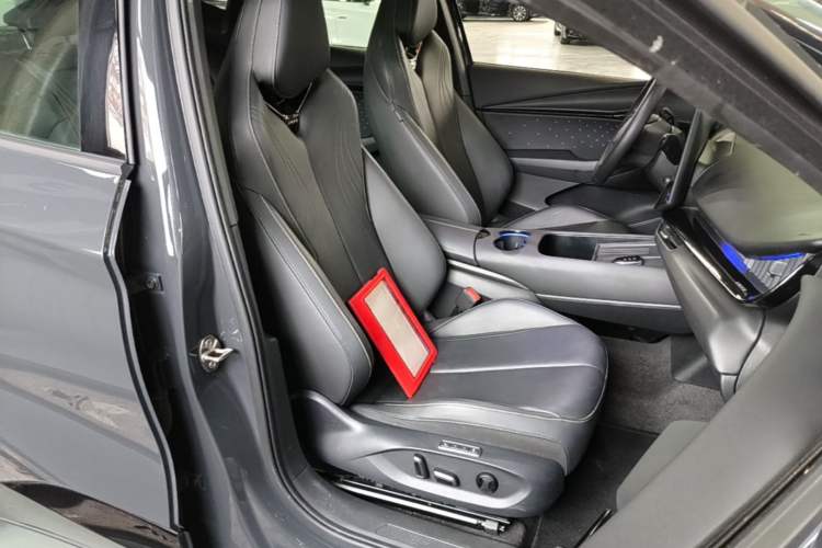 Used Volkswagen ID.UNYX 2024 Revised Ultra Long-Range Version Right Front Seat