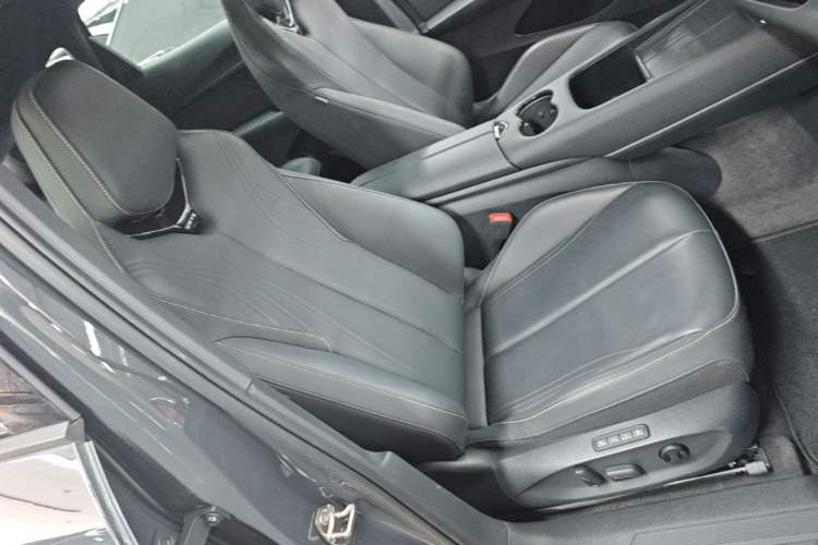 Used Volkswagen ID.UNYX 2024 Revised Ultra Long-Range Version Right Front Seat