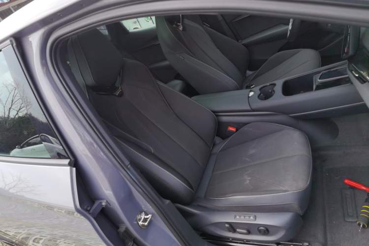 Used Volkswagen ID.UNYX 2024 Pro Long-Range Version Right Front Seat