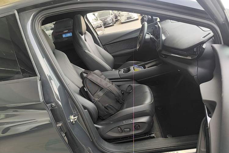 Used Volkswagen ID.UNYX 2024 Revised Ultra Long-Range Version Right Front Seat
