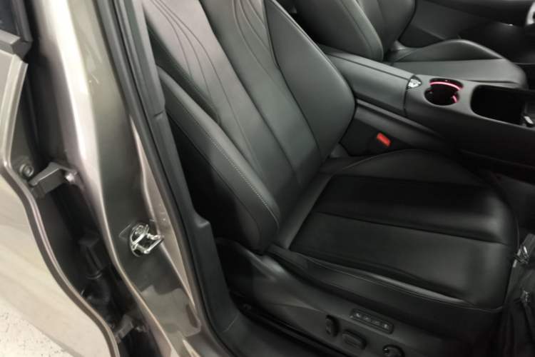 Used Volkswagen ID.UNYX 2024 Revised Ultra Long-Range Version Right Front Seat