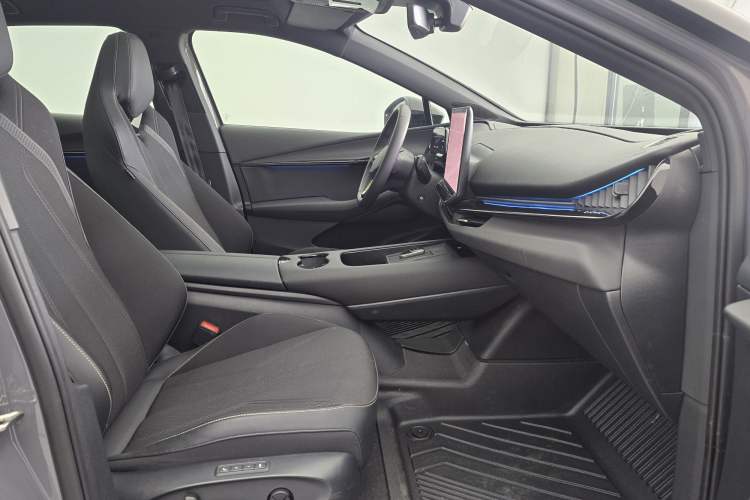 Used Volkswagen ID.UNYX 2024 Revised Pro Long-Range Version Right Front Seat