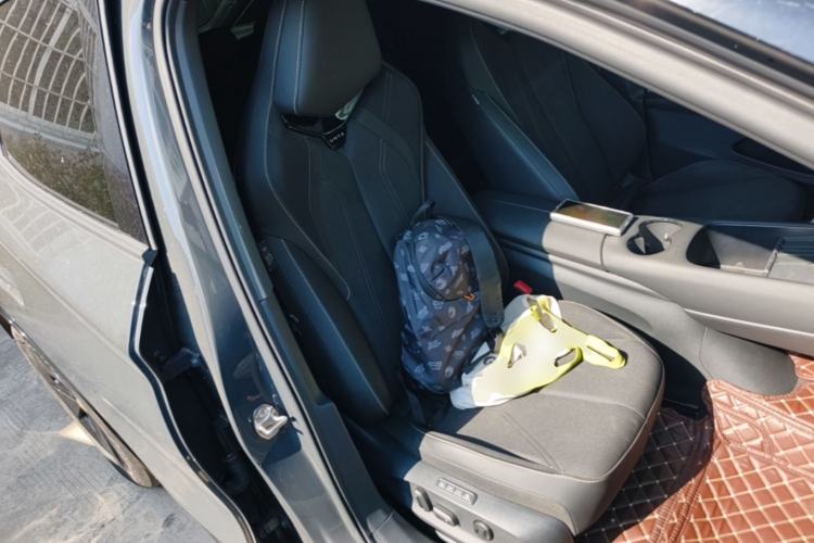 Used Volkswagen ID.UNYX 2024 Revised Pro Long-Range Version Right Front Seat